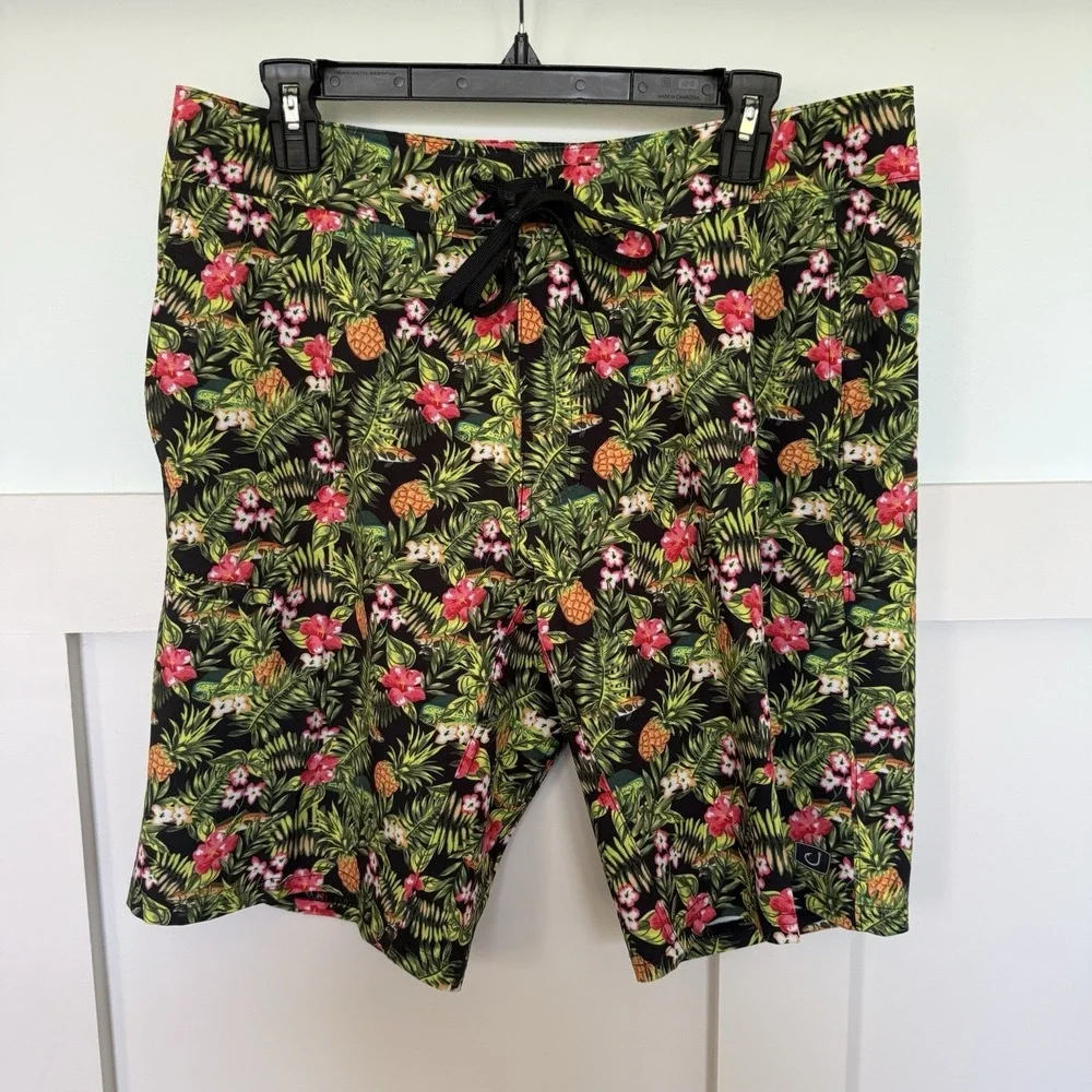 Avid Boardshorts 32 Black All Over Pineapple 10